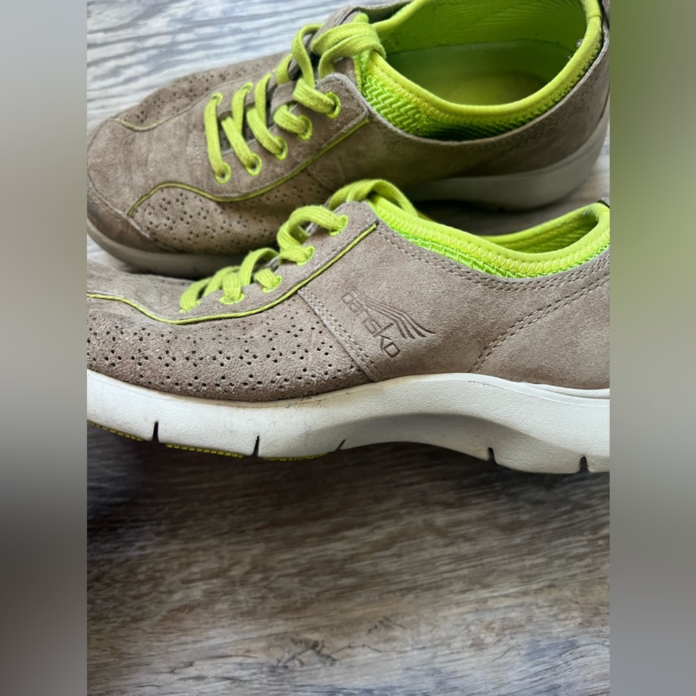 Women’s Dansko shoes size 36